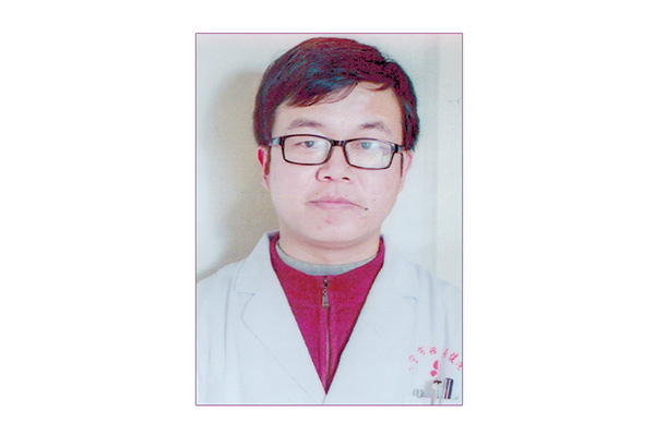 儿科查房医生程宏